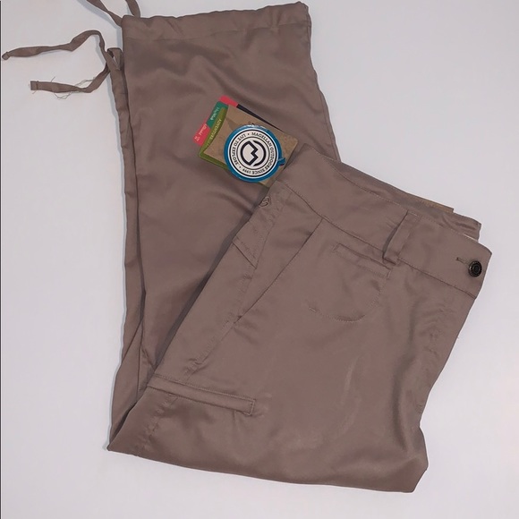 Magellan Outdoors Pants - 🐾3 For $25 Magellan Sierra II Khaki Capri Sz L